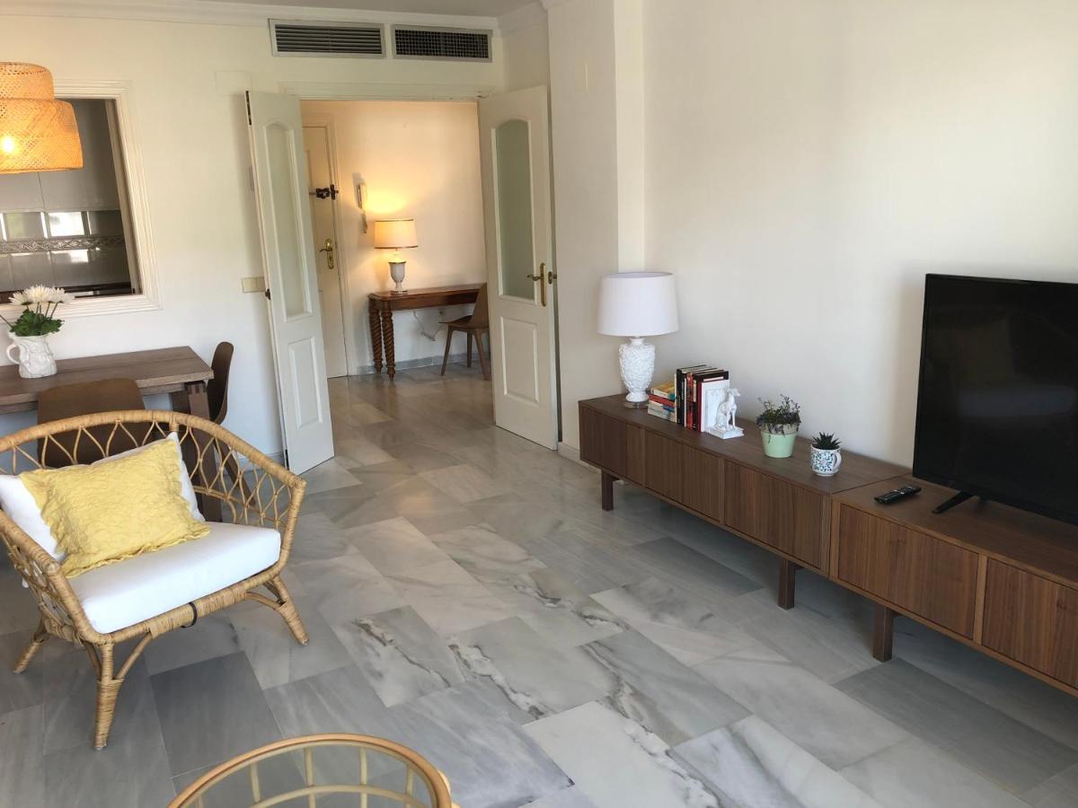 Inspiring Apartment In Carihuela Beach Torremolinos Buitenkant foto