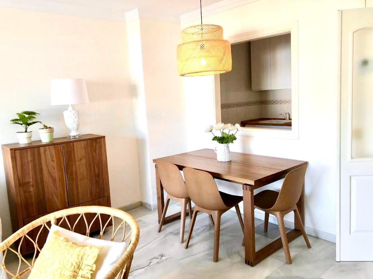Inspiring Apartment In Carihuela Beach Torremolinos Buitenkant foto