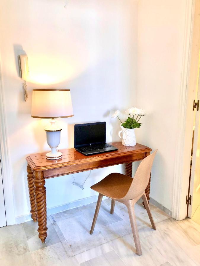 Inspiring Apartment In Carihuela Beach Torremolinos Buitenkant foto
