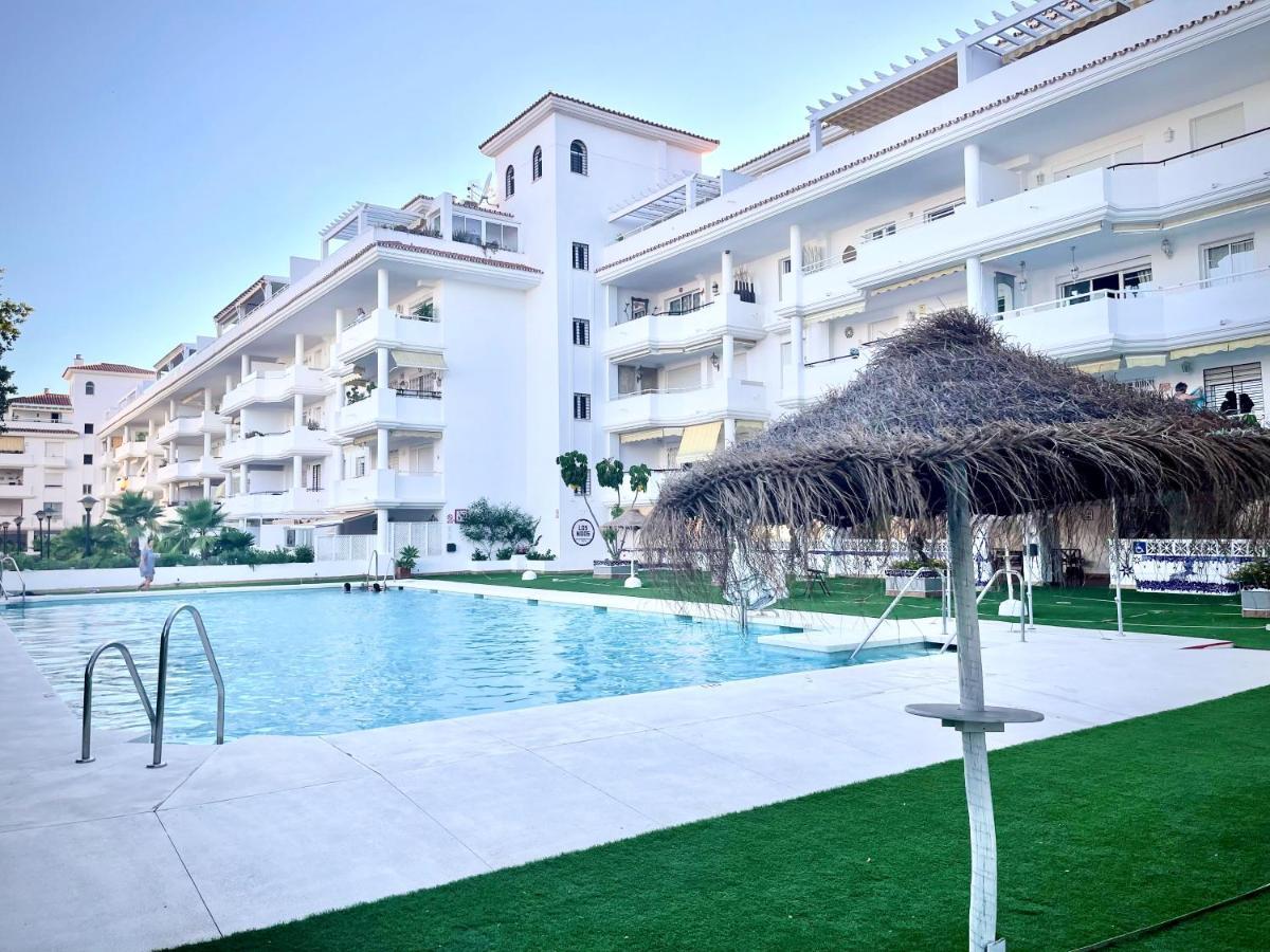 Inspiring Apartment In Carihuela Beach Torremolinos Buitenkant foto